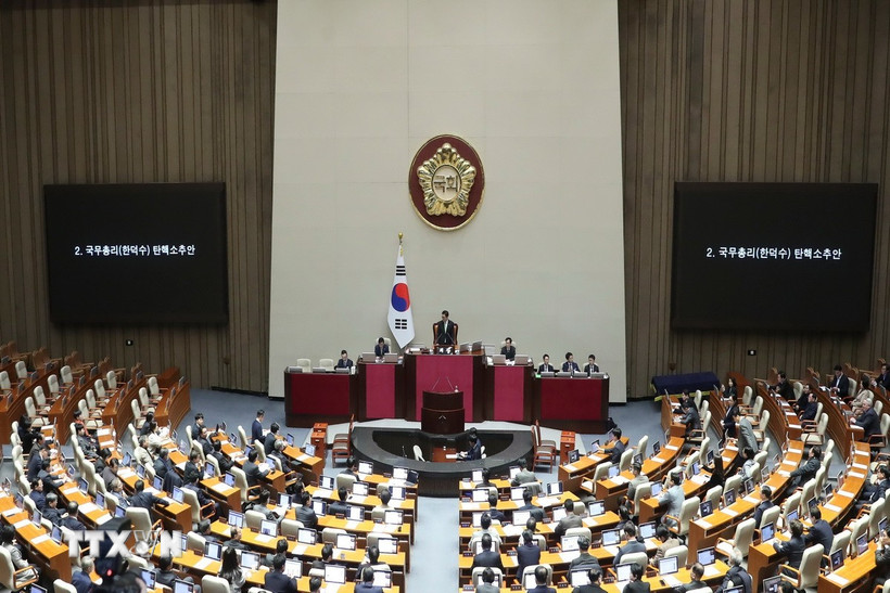 Toàn cảnh một phiên họp của Quốc hội Hàn Quốc liên quan đến việc luận tội Tổng thống Yoon Suk-yeol tại Seoul, ngày 27/12/2024. (Ảnh: THX/TTXVN)