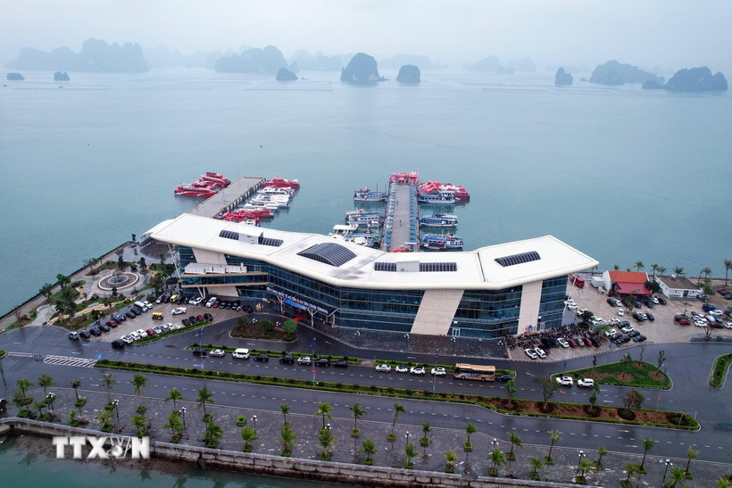 Cảng tàu khách Ao Tiên, phục vụ các hành trình tham quan du lịch trên vịnh Bái Tử Long. (Ảnh: Thanh Vân/TTXVN)