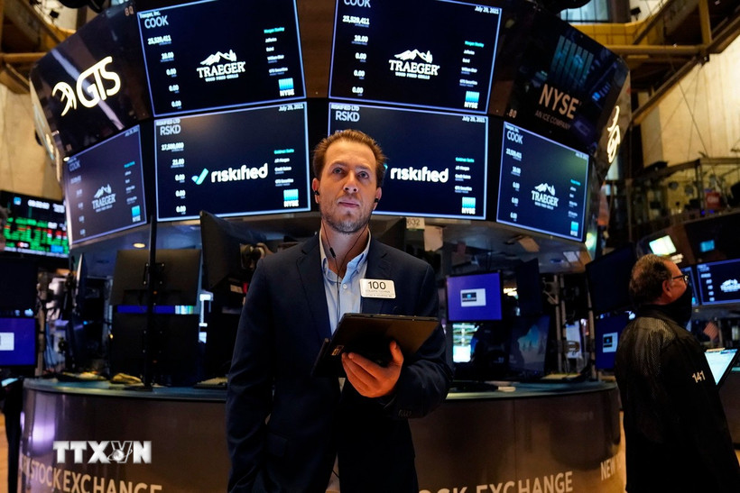 Giao dịch viên tại Sàn chứng khoán New York (Mỹ). (Ảnh: AFP/TTXVN)