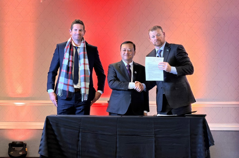 Công bố thỏa thuận hợp tác giữa VIPTAM Group, Inlog và đối tác. (Ảnh: Ngọc Quang/Vietnam+)