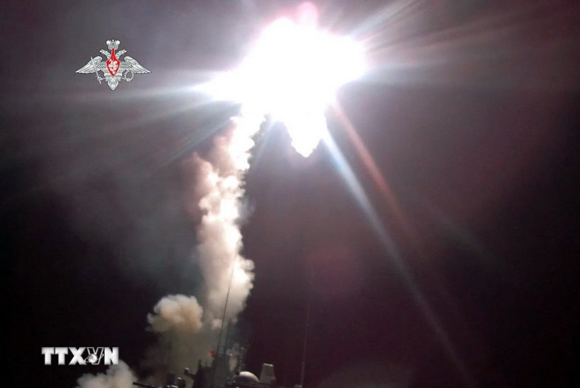 Tên lửa hành trình siêu thanh Zircon được phóng thử từ tàu chiến Admiral Gorshkov của Hải quân Nga, ngày 29/11/2021. (Ảnh: AFP/ TTXVN)