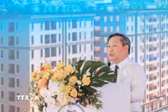 Chủ tịch Ủy ban Nhân dân thành phố Hà Nội Vũ Đại Thắng phát biểu tại buổi lễ khởi công 3 dự án nhà ở cho thuê và 5 tuyến đường sắt đô thị ngày 22/6. (Ảnh: Phan Phương/TTXVN)