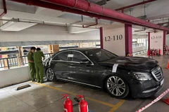 Chiếc Mercedes-Benz S 450 L sau cháy và được niêm phong. (Ảnh: NVCC)