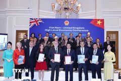 Tổng Bí thư Tô Lâm chứng kiến Lễ trao thỏa thuận hợp tác giữa doanh nghiệp hai nước Việt Nam-Anh. (Ảnh: Thống Nhất/TTXVN)