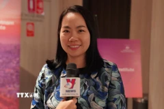 Tiến sỹ Lê Thu Hường, Phó Giám đốc Chương trình châu Á, Tổ chức Khủng hoảng Quốc tế, Chủ tịch Ban Cố vấn của AVPI trả lời phỏng vấn của PV TTXVN tại Australia. (Ảnh: Lê Đạt/TTXVN)
