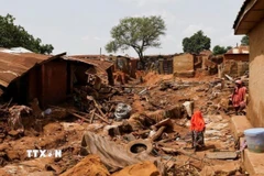 Cảnh tàn phá do mưa lũ ở thị trấn Mokwa, bang Niger, Nigeria ngày 31/5/2025. (Ảnh: Reuters/TTXVN)