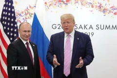 Ông Donald Trump, khi đương chức Tổng thống Mỹ, và Tổng thống Nga Vladimir Putin tại cuộc gặp bên lề Hội nghị thượng đỉnh G20 ở Osaka, Nhật Bản, ngày 28/6/2019. Ảnh: Reuters/TTXVN)