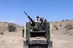 Các lực lượng an ninh Afghanistan tham gia chiến dịch quân sự chống lại Pakistan tại tỉnh Khost ngày 27/2/2026. (Ảnh: THX/TTXVN)