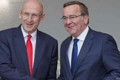 Bộ trưởng Quốc phòng Anh John Healey (trái) và người đồng cấp Đức Boris Pistorius. (Ảnh: DW)