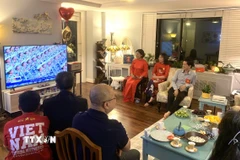 Kiều bào tại Washington (Mỹ) theo dõi buổi truyền hình trực tiếp Lễ kỷ niệm, diễu binh, diễu hành 80 năm Quốc khánh 2/9. (Ảnh: Ngọc Quang/TTXVN))