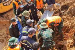 Tìm thấy thêm hai nạn nhân trong vụ sạt lở đất ở xã Lũng Cú, Tuyên Quang. (Ảnh: TTXVN phát)