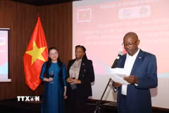 Ông José António Alberto Matsinhe, Vụ trưởng Vụ châu Á và châu Đại dương, Bộ Ngoại giao và Hợp tác Mozambique, phát biểu tại lễ kỷ niệm. (Ảnh: TTXVN phát)