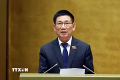 Phó Thủ tướng Hồ Đức Phớc trình bày Báo cáo về tình hình thực hiện ngân sách nhà nước năm 2025, dự toán ngân sách nhà nước, phương án phân bổ ngân sách trung ương năm 2026, Kế hoạch tài chính - ngân sách nhà nước 03 năm 2026 - 2028... (Ảnh: Phạm Kiên/TTXVN)