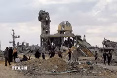 Những tòa nhà bị phá hủy do xung đột tại thành phố Khan Younis, Dải Gaza, ngày 12/10/2025. (Ảnh: THX/TTXVN)