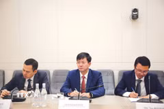 Tổng Thư ký Quốc hội Lê Quang Tùng làm việc với Tổng Thư ký Quốc hội Armenia Davit Arakelyan. (Ảnh: TTXVN phát)