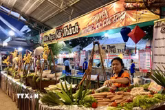 Gian hàng món ngon Sài Thành giới thiệu phong phú món ăn. (Ảnh: Mỹ Phương/TTXVN)