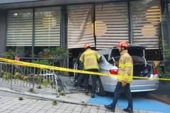 Chiếc ôtô sau khi đâm vào một nhà hàng ở Yongin, Gyeonggi. (Nguồn: Yonhap)