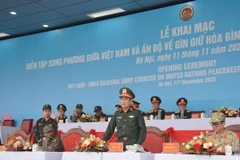 Thượng tướng Phùng Sĩ Tấn chủ trì buổi tổng duyệt lễ khai mạc VINBAX 2025. (Ảnh: Báo Quân đội Nhân dân)