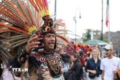 Quang cảnh lễ hội Tlacaxipehualiztli được tái hiện tại thủ đô Mexico City. (Ảnh: Phi Hùng/TTXVN)