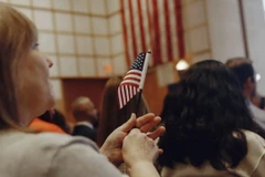 Một buổi lễ nhập quốc tịch Ntx ở Boston hồi tháng Tám. (Nguồn: The New York Times)