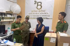 Cơ quan Cảnh sát điều tra Công an tỉnh Đắk Lắk thi hành lệnh khám xét khẩn cấp đối với bị can Nguyễn Thị Lựu. (Nguồn: Trang thông tin điện tử Công an tỉnh Đắk Lắk)