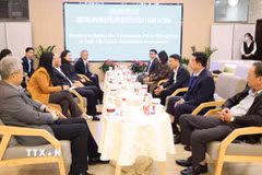 Buổi làm việc giữa Hội Nhà báo Việt Nam và Hội Nhà báo toàn Trung Quốc. (Ảnh: Quang Hưng/TTXVN)