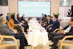 Buổi làm việc giữa Hội Nhà báo Việt Nam và Hội Nhà báo toàn Trung Quốc. (Ảnh: Quang Hưng/TTXVN)