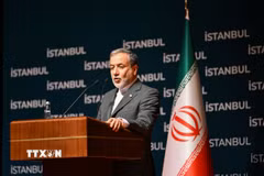 Ngoại trưởng Iran Abbas Araghchi phát biểu tại cuộc họp báo ở Istanbul, Thổ Nhĩ Kỳ, ngày 22/6/2025. (Ảnh: THX/TTXVN)