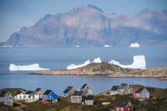Quang cảnh thị trấn Kulusuk thuộc đảo Greenland, Đan Mạch, ngày 16/8/2019. (Ảnh: Getty Images/TTXVN)