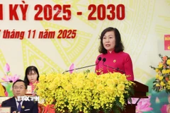 Bà Huỳnh Thị Hằng, Chủ tịch Ủy ban MTTQ Việt Nam tỉnh Đồng Nai nhiệm kỳ 2025- 2030, phát biểu tại Đại hội. (Ảnh: Công Phong/TTXVN)