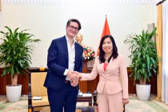 Thứ trưởng Bộ Ngoại giao Lê Thị Thu Hằng (phải) gặp ông John Fraher. (Ảnh: Bộ Ngoại giao)