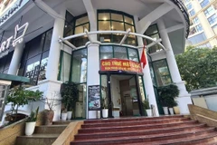 Tòa nhà số 51 Lê Đại Hành, nơi giáo viên L.T.T đưa học sinh dạy chính khóa ra học. (Ảnh: Báo Hà Nội Mới)