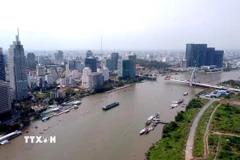 Khu trung tâm Quận 1, Tp. Hồ Chí Minh bên bờ sông Sài Gòn. (Ảnh: Thanh Vũ/TTXVN)