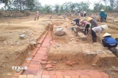 Một hố khai quật khảo cổ tại Thành nhà Hồ. (Ảnh: Hoa Mai/TTXVN)