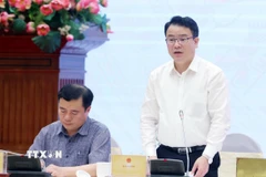 Thứ trưởng Bộ Tài chính Trần Quốc Phương trả lời câu hỏi của phóng viên các cơ quan thông tấn, báo chí. (Ảnh: Phạm Kiên/TTXVN)