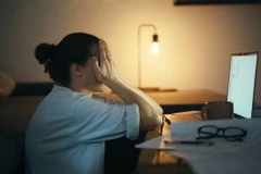 Mỡ máu cao đang âm thầm tấn công cả người trẻ tuổi, dân văn phòng và những người tưởng như rất khỏe mạnh. (Ảnh: iStock)