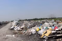 Bãi tập kết xỉ nhôm tại làng nghề Văn Môn, huyện Yên Phong, tỉnh Bắc Ninh. (Ảnh: Thanh Thương/TTXVN)