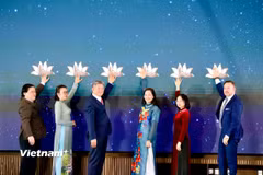 Các đại biểu thực hiện nghi thức công bố khai trương đường bay thẳng trực tiếp Thành phố Hồ Chí Minh – Copenhagen từ ngày 15/12/2025. (Ảnh: Phương Hoa/Vietnam+)