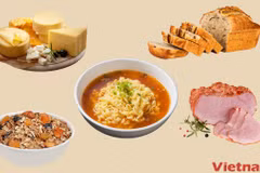 Một số loại thực phẩm chứa nhiều muối. (Ảnh: Vietnam+)