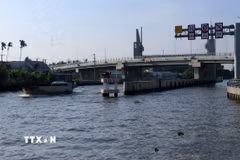 Cống - âu thuyền Vàm Bà Lịch (Kiên Giang) vận hành kiểm soát mặn phục vụ sản xuất và giao thông đường thủy. (Ảnh: Lê Huy Hải/TTXVN)
