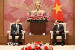 Phó Chủ tịch Quốc hội Trần Quang Phương tiếp Chủ nhiệm Ủy ban An ninh quốc gia Quốc hội Hungary Sas Zoltán. (Ảnh: An Đăng/TTXVN)