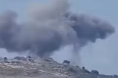 Khói bốc lên trong cuộc không kích của Israel tại Liban. [Nguồn: Al Jazeera]