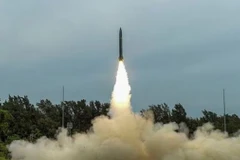 DRDO đã tiến hành thành công hai cuộc thử nghiệm bay liên tiếp của tên lửa Pralay từ đảo Dr APJ Abdul Kalam ngoài khơi bờ biển Odisha. (Nguồn: PTI)