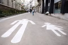 Phố Rue Ferdinand Flocon, một trong những phố đi bộ ở Paris. (Ảnh: chinadaily)
