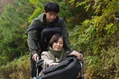 Một cảnh trong phim "Mang mẹ đi bỏ."