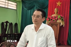 Phó Chủ tịch UBND tỉnh Vĩnh Long Nguyễn Quỳnh Thiện phát biểu tại buổi làm việc. (Ảnh: Huỳnh Phúc Hậu/TTXVN)