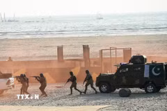 Binh sỹ Pakistan tham gia một cuộc diễn tập tại Karachi ngày 17/11/2022. (Ảnh: AFP/TTXVN)