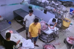 Thực phẩm không an toàn được phát hiện và lập biên bản ngay khi đơn vị cung cấp bàn giao cho nhà trường. (Ảnh: Trường Tiểu học Cự Khê)