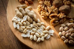 Các loại hạt là "vệ sỹ" âm thầm bảo vệ tim mạch. (Ảnh: The Nutrition Source)