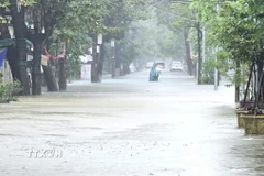 Tuyến đường Nguyễn Chí Diễu, quận Phú Xuân bị ngập sâu. (Ảnh: Tường Vi/TTXVN)